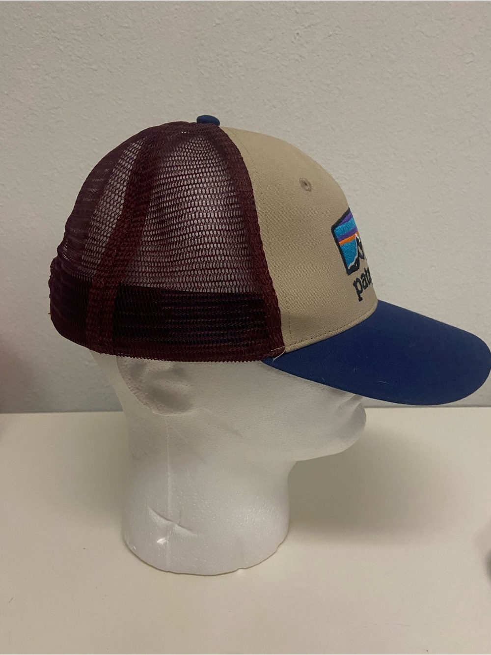 Patagonia Fitz Roy Horizons Oar Tan Blue Burgundy Mesh Trucker Snapback Hat EUC - Picture 2 of 4